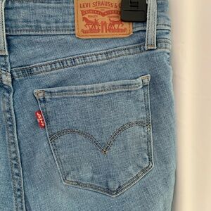 Levi's Blue Skinny Jeans 711 Skinny Sz.25 Ripped, Distressed, Classic Denim Blue